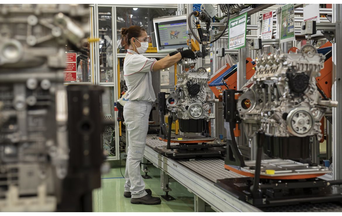 Stellantis两座欧洲工厂因芯片短缺停工